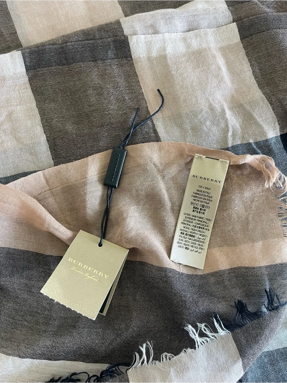 Authentic $ 395 Burberry  Mega Check Silk Cashmere Scarf  Italy 200 X90 cm